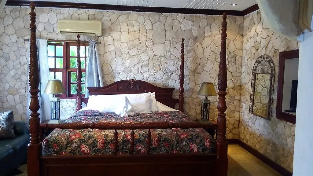 Boutique B&B At Stone Village Bluefields Bed & Breakfast