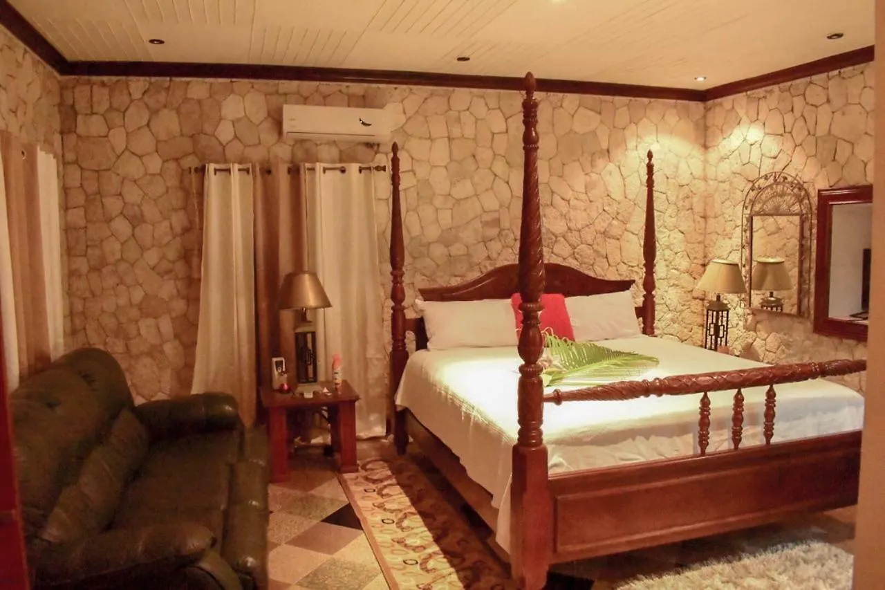 Boutique B&B At Stone Village Bluefields 0*,  Giamaica